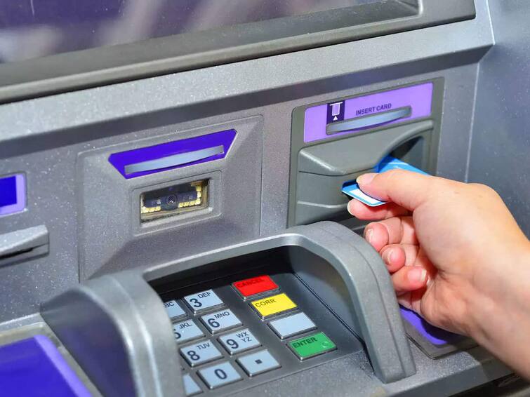 PIB Fact Check: Rs 173 will be deducted for withdrawing money from ATM more than 4 times? Know the truth of the viral message PIB Fact Check: ATMમાંથી 4થી વધુ વખત પૈસા ઉપાડવા પર 173 રૂપિયા કપાશે? જાણો વાયરલ મેસેજનું સત્ય