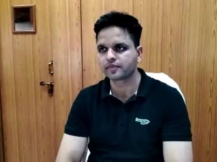 एसपी तेजस्वीनी गौतम और एएसपी सरिता सिंह के निर्देश पर डीएसपी आदित्य पूनियां के नेतृत्व में यह कार्रवाई की गई है. पूनियां ने बताया शहर में चल रहे कैफे और स्पा सेंटर की आड़ में गलत काम किये जाने की शिकायत मिल रही थी. स्पा सेंटर पर मसाज के नाम पर देह व्यापार चल रहा था.