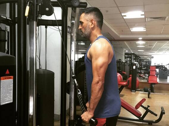 MS Dhoni Net Worth: महंगी गाड़ियों के शौकीन हैं महेंद्र सिंह धोनी, जानिए सालाना कमाई, कार और बाइक कलेक्शन