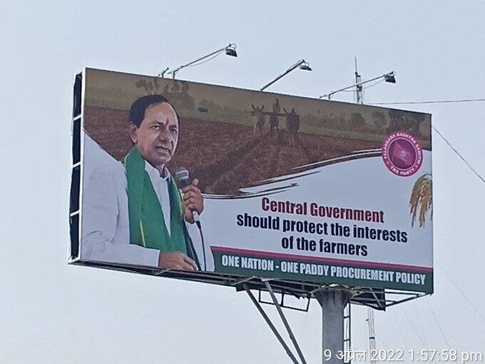 తెలంగాణ సీఎం కేసీఆర్‌ ధర్నా సందర్భంగా దిల్లీలో వెలసిన కేసీఆర్ ఫ్లెక్సీలు