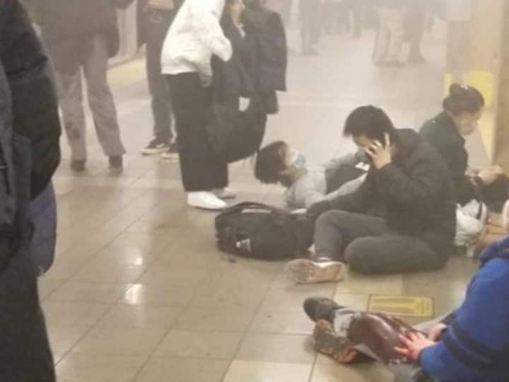 Brooklyn Subway Shooting: न्यूयॉर्क सिटी सबवे स्टेशन पर गोलीबारी, 13 लोग घायल, कई बम भी बरामद