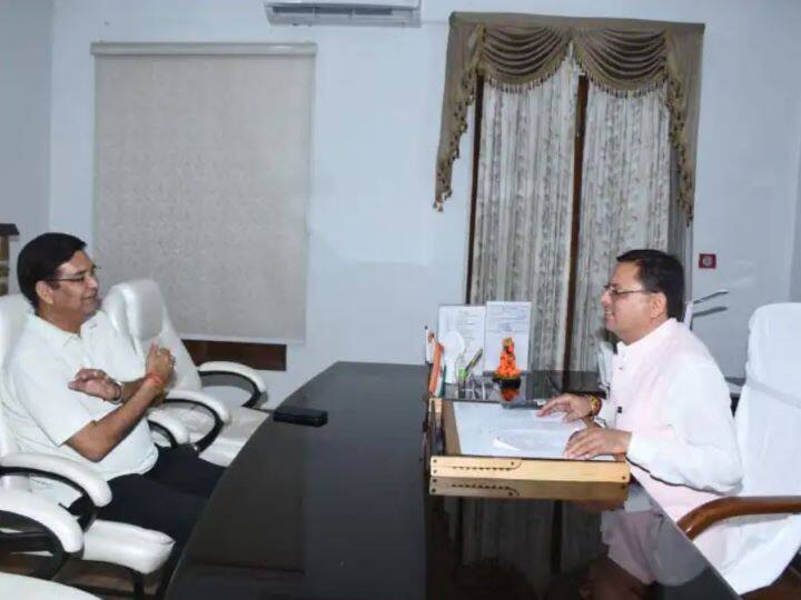 Uttarakhand Congress leader Pritam Singh meets CM Pushkar Singh Dhami Uttarakhand News: कांग्रेस नेता प्रीतम सिंह की CM पुष्कर सिंह धामी से मुलाकात के क्या हैं सियासी मायने?