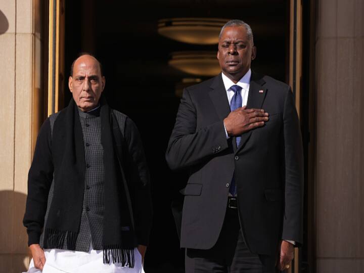 Defence Minister Rajnath Singh Invites US Companies To Invest Under 'Make In India' Programme Defence Minister Rajnath Singh Invites US Companies To Invest Under 'Make In India' Programme