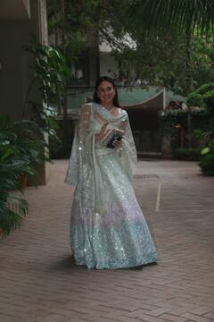 कभी इठला कर, कभी झूमकर तो कभी घूमकर... भाई रणबीर कपूर की शादी में खूब इतराई करीना कपूर, खुशी का नहीं है ठिकाना