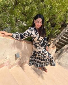 पंजाबी एक्ट्रेस Neeru Bajwa की सादगी ने फिर जीता फैन्स का दिल, नई फिल्म के सेट से पोस्ट की तस्वीरें