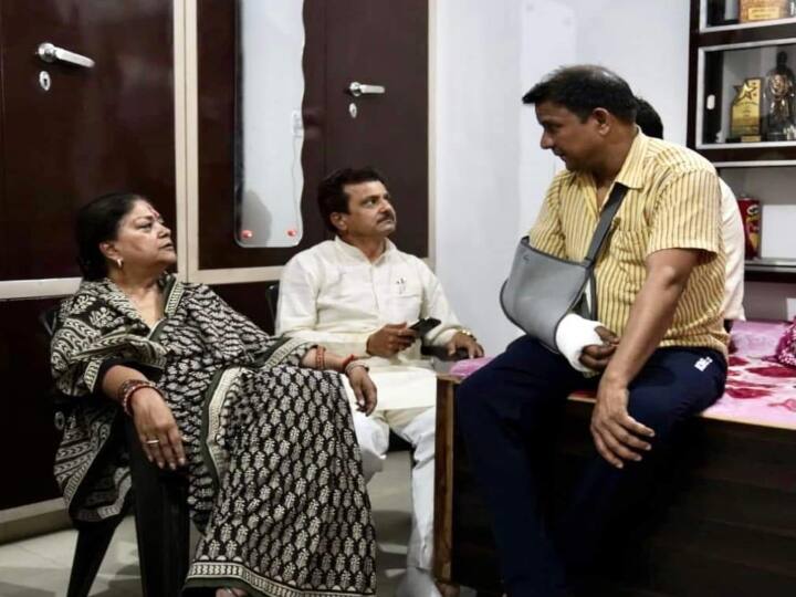 Rajasthan: Vasundhara Raje attacked Gehlot government on Karauli tour, said this big thing ann Rajasthan: वसुंधरा राजे का अशोक गहलोत सरकार पर बड़ा आरोप, कहा- साजिश के तहत हिन्दू त्योहारों पर लग रहे प्रतिबंध