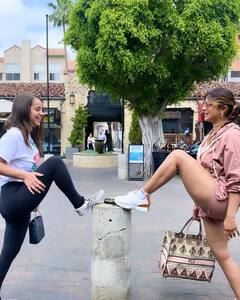 Priyanka Chopra: प्रियांका चोप्राने तिच्या गर्ल गॅंग सोबत घालवला मजेदार संडे!