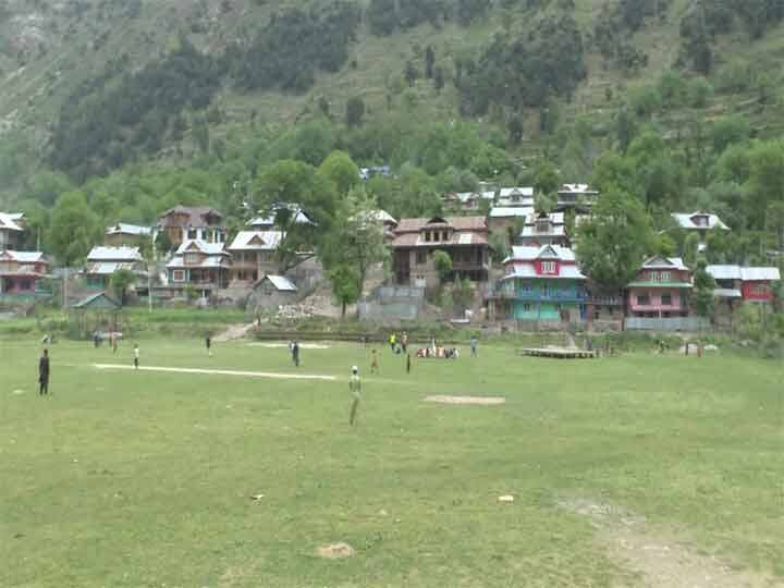 This village of Kashmir became an example of unity Muslims are building temples and gurudwara ann कश्मीर का ये गांव बना एकता की मिसाल, मुसलमान करवा रहे हैं मंदिर और गुरुद्वारे का निर्माण