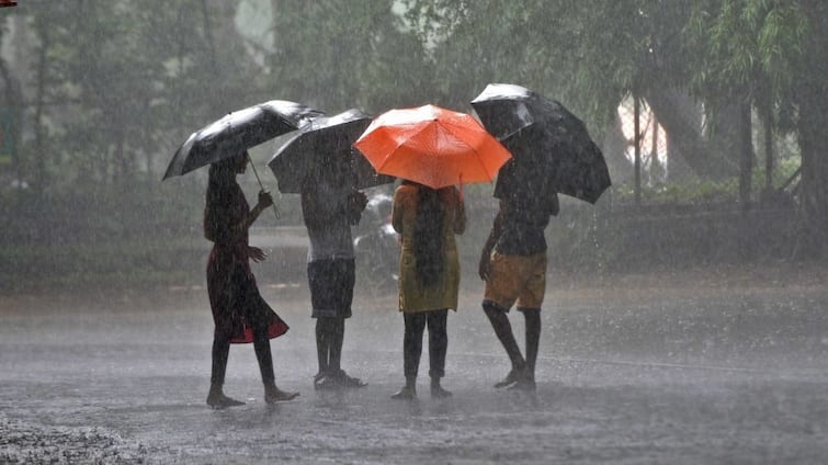 West Bengal Weather Update Poila Boisakh Report Get to know about weather forecast of  Kolkata district today from West Bengal 14 April West Bengal Weather : বর্ষশেষে কালবৈশাখী হবে কি ? পয়লা বৈশাখে কি ভিজবে শহর?