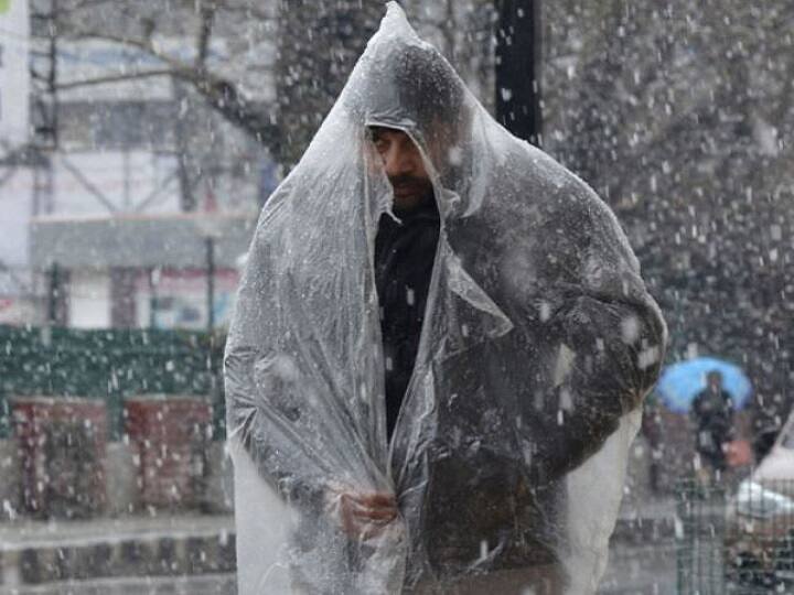 जम्मू कश्मीर में मेहरबान हुआ मौसम, कुछ इलाकों में हुई बारिश तो कहीं बर्फबारी के आसार