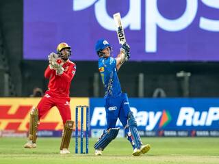 IPL 2022: Junior AB hit four consecutive sixes, Rohit came to the ground and hugged Junior AB Massive Sixes: ஒரே ஓவரில் 4 சிக்ஸர்களை பறக்கவிட்ட மும்பை வீரர் டேவல்ட் ப்ரெவிஸ்..!