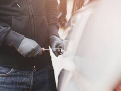 Vijayawada News : ఆటోలు అద్దెకు ఇవ్వాలని ప్లాన్ - కొంటె ఖర్చవుతుందని ఏం చేశారంటే?