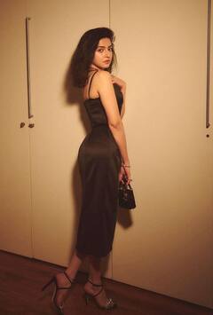 દિવ્યા ખોસલાએ બેડરૂમમાં કરાવ્યું ફોટોશૂટ, જોવા મળ્યો ગ્લેમરસ અંદાજ