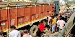 Malda Accident: নিয়ন্ত্রণ হারিয়ে পর পর দোকানে ধাক্কা লরির, চুরমার বাইক শোরুম, রক্তারক্তি কাণ্ড, আহত ২