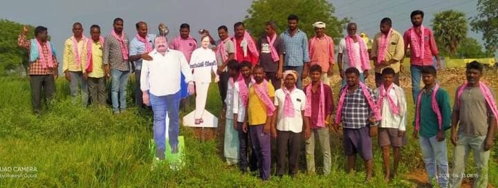 తెలంగాణ రైతులు పండించిన యాసంగి వడ్లను కొంటామని ముఖ్యమంత్రి కేసీఆర్ ప్రకటించడంపై సంబరాలు వ్యక్తం అవుతున్నాయి.