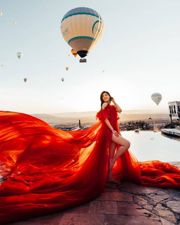 మొదటి సినిమాతోనే సక్సెస్ అందుకోవడంతో ఇండస్ట్రీలో అవకాశాలు వచ్చాయి. (Image Courtesy: Mehreen Instagram)