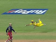 CSK vs RCB: अंबाती रायडू ने एक हाथ से पकड़ा सीजन का बेस्ट कैच, फैंस बोले- 'उड़ता रायडू'