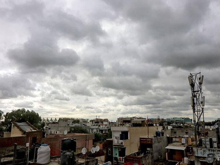 Delhi-NCR Weather and Pollution Forecast: today weather and pollution report of delhi-ncr 12 april, temperature down in delhi Delhi-NCR Weather Forecast: दिल्ली-एनसीआर में भीषण गर्मी से मिली बड़ी राहत, बादल छाने से गिरा पारा, जानें- बारिश को लेकर क्या है अपडेट