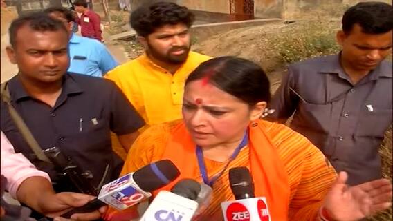 Asansol By poll 2022: উপনির্বাচনে রণক্ষেত্রের চেহারা নিল আসানসোলের বারাবনি, বিজেপি প্রার্থীকে ঘিরে বিক্ষোভ, গাড়িতে ইটবৃষ্টি, ভাঙচুর। Bangla News