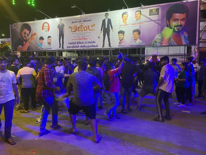 நடிகர் விஜயின் தீவிர ரசிகர்கள் ..