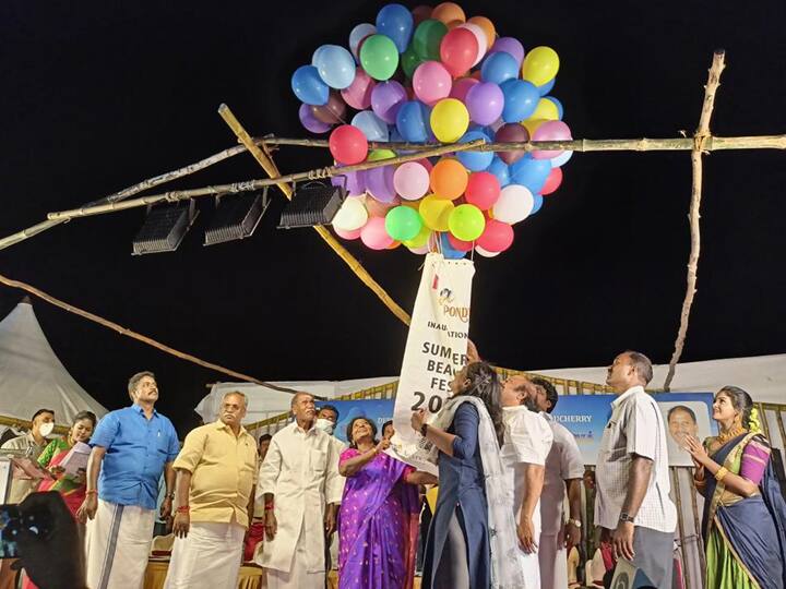 The beach festival in Pondicherry started today to celebrate the Tamil New Year holidays தமிழ் புத்தாண்டு விடுமுறையை கொண்டாடும் வகையில் புதுச்சேரியில் தொடங்கியது கடற்கரை திருவிழா
