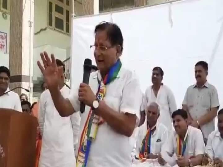 Rajasthan Minister Shanti Dhariwal cry on the stage in kota, know inside story ann Kota News: मंच पर रो पड़े मंत्री शांति धारीवाल, समाज से ये अपील करते हुए छलके आंसू