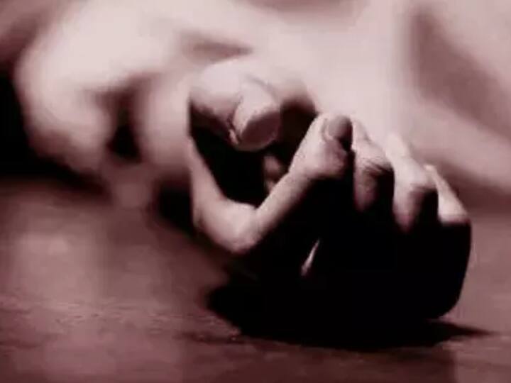 Ujjain Crime News: उज्जैन में फाइनेंस से जुड़े परिवार के तीन सदस्यों की निर्मम हत्या, पुलिस को मोबाइल से मिले अहम सुराग, जांच शुरू Ujjain Police Solving case of three person murder related family to finance ann Ujjain Crime News: उज्जैन में फाइनेंस से जुड़े परिवार के तीन सदस्यों की निर्मम हत्या, पुलिस को मोबाइल से मिले अहम सुराग, जांच शुरू