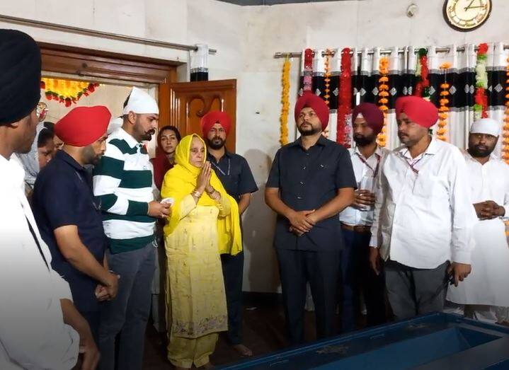 Bhagwant Mann mother harpal Kaur pays obeisance at takhat Sri Damdama Sahib on the occasion of Khalsa Sajna Divas ਖਾਲਸਾ ਸਾਜਨਾ ਦਿਵਸ ਮੌਕੇ ਸੀਐੱਮ ਭਗਵੰਤ ਮਾਨ ਦੀ ਮਾਤਾ ਤਖ਼ਤ ਸ੍ਰੀ ਦਮਦਮਾ ਸਾਹਿਬ ਵਿਖੇ ਹੋਏ ਨਤਮਸਤਕ, ਸ੍ਰੋਮਣੀ ਕਮੇਟੀ ਨੇ ਕੀਤਾ ਸਨਮਾਨਿਤ