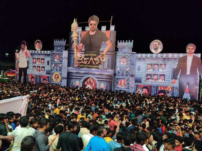 கட் அவுட் வைத்து கொண்டாட்டம் !