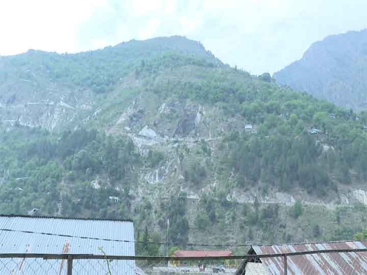 कश्मीर का ये गांव बना एकता की मिसाल, मुसलमान करवा रहे हैं मंदिर और गुरुद्वारे का निर्माण