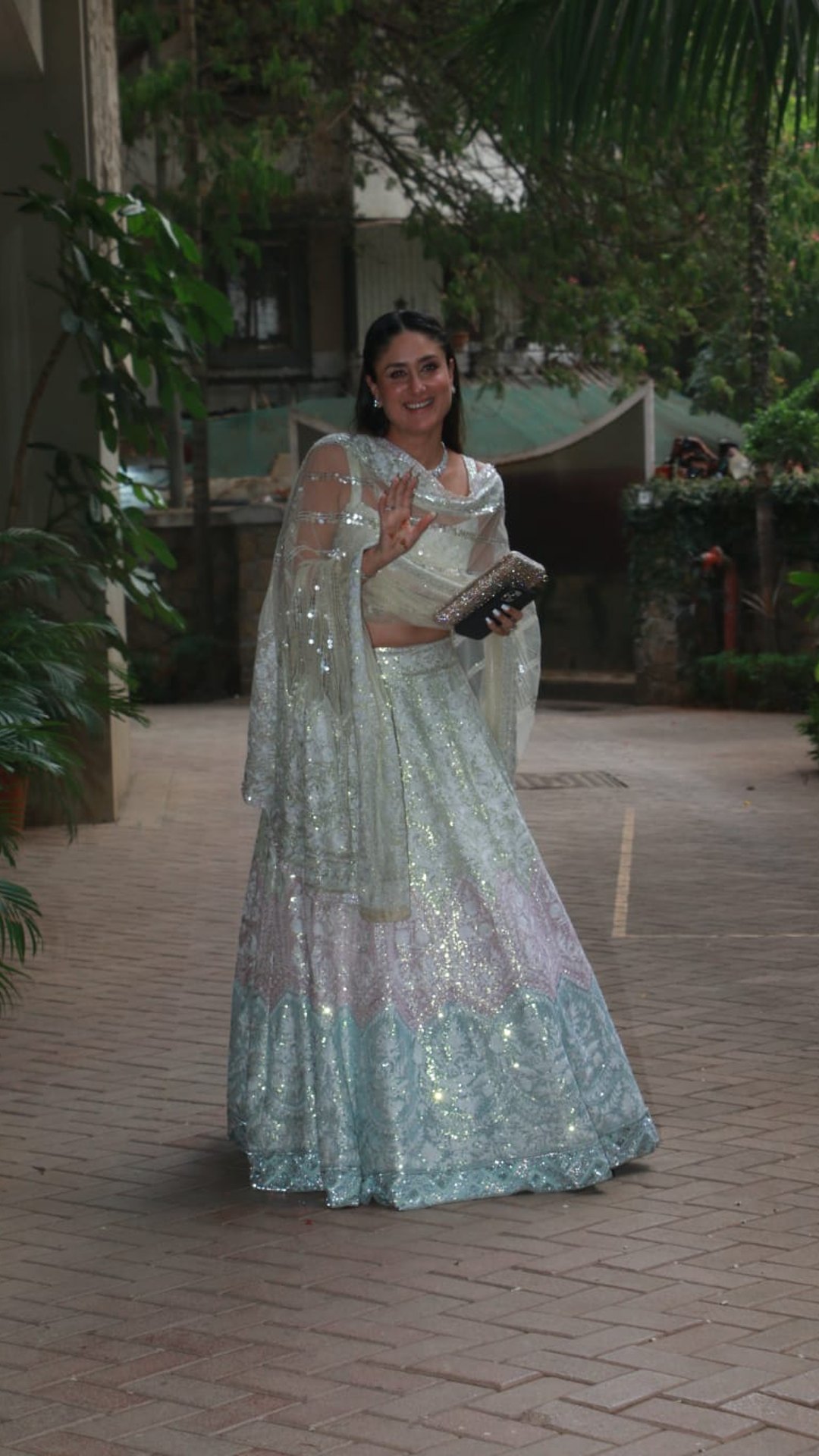 Kiara Advani, Kareena, Preity Zinta: Bollywood brides who wore a Manish  Malhotra lehenga for their wedding | Times of India