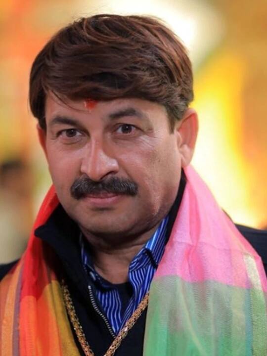भोजपुरी के जाने माने कलाकार मनोज तिवारी के पास ऑडी की Q7, इनोवा, मर्सिडीज बेंज, होंडा सिटी और फॉर्च्यूनर कार है.