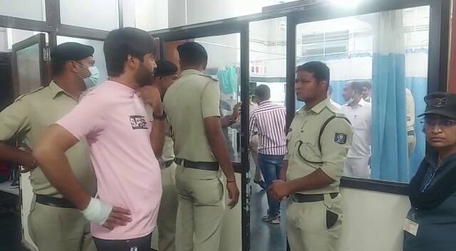 Surat : A BJP leader and his son ugly scuflle in Surat, attack on three persons સુરતમાં ભાજપના નેતા અને તેના પુત્રે સમાજ સેવક પર કરી દીધો જીવલેણ હુમલો, જાણો સંપૂર્ણ વિગત