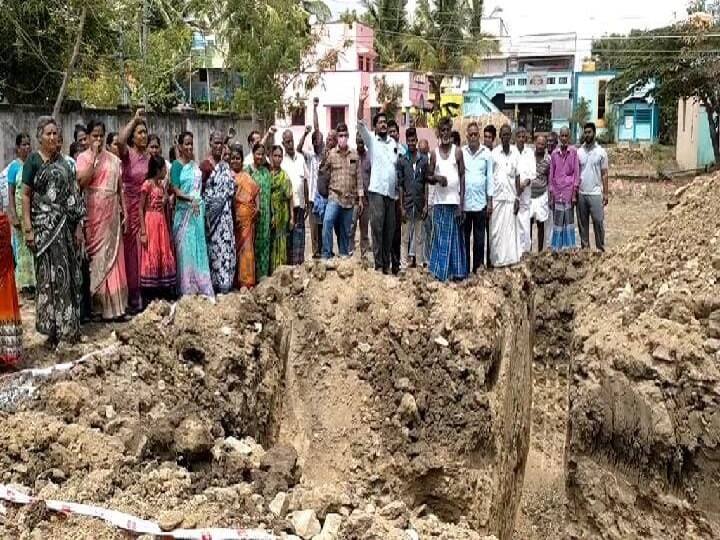 Public protest against setting up of cell phone tower in Dharmapuri and Coconut supply and price increase at Karimangalam  market தருமபுரியில் செல்போன் டவர் அமைப்பதற்கு எதிர்ப்பு தெரிவித்து பொதுமக்கள் ஆர்ப்பாட்டம்