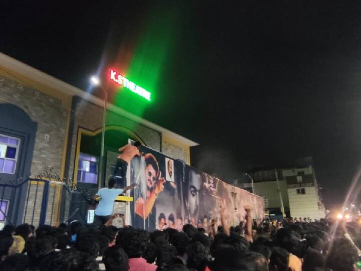 பீஸ்ட் மோடுக்கு சென்ற விஜய் ரசிகர்கள்- சேலத்தில் இரண்டு திரையரங்கங்களின் கண்ணாடிகள் உடைப்பு