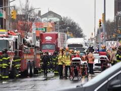 PHOTO : न्यूयॉर्क हादरलं! ब्रुकलिन सबवे स्टेशनमध्ये अंदाधुंद गोळीबार अन् स्फोट, अंगावर शहारा आणणारे फोटो