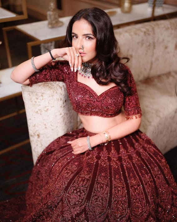 Jasmin Bhasin In Bold Mehroon Lehenga Photo Goes Viral On Internet ...