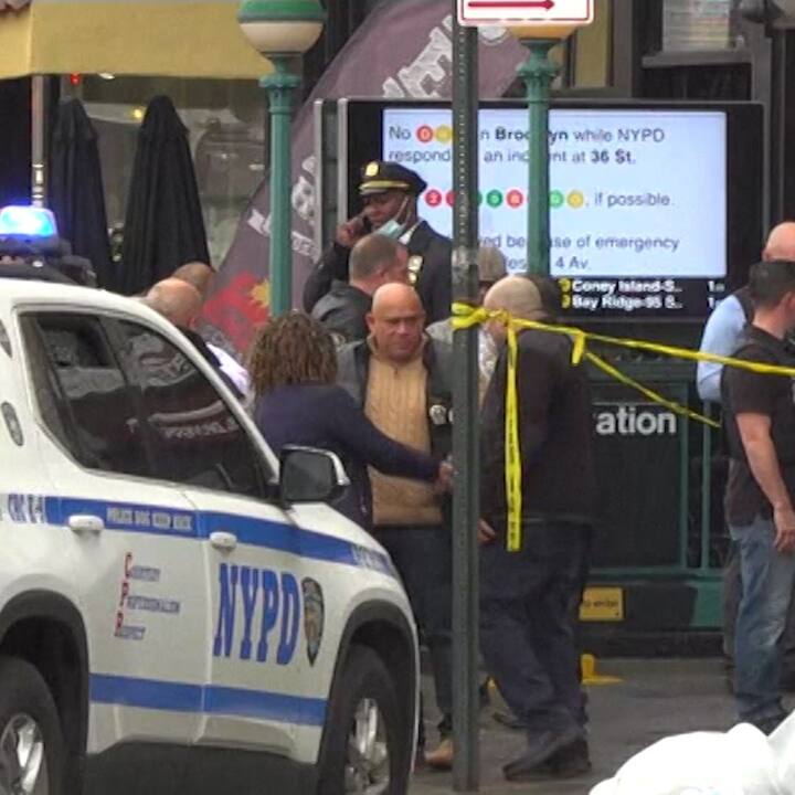 ঘটনার পিছনে রয়েছে বছর ৬২-র ফ্রাঙ্ক জেমস। এমনই মনে করছে পুলিশ। এর আগেও সে অপরাধের সঙ্গে জড়িত ছিল বলে মনে করা হচ্ছে।