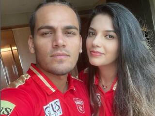 Rahul Chahar on IPL: राहुल चाहर ने मैच से पहले वाइफ के साथ शेयर की फोटो, फैन ने पूछा- 'ईशानी भी खेलेगी आज?'