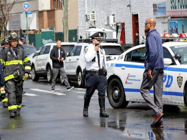 New York Subway Shooting Police told the attacker appearance refused to accept it as a terrorist attack New York Subway Shooting: न्यूयॉर्क पुलिस ने बताया हमलावर का हुलिया, आतंकी हमला मानने से किया इनकार