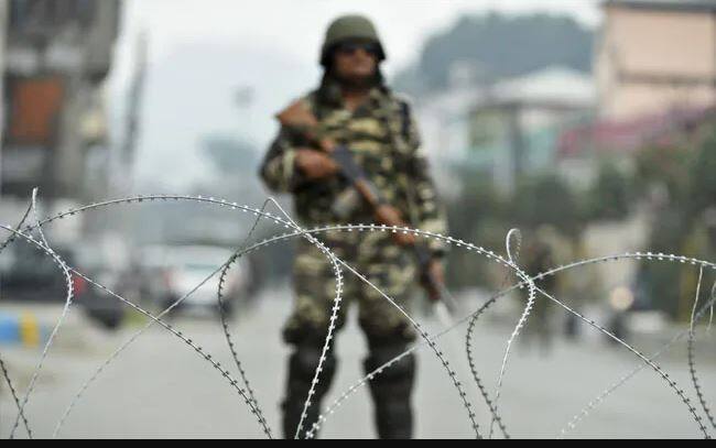 Jammu kashmir, terror attack on cisf bus, encounter in baramula JK Terror Attack: মোদির সফরের আগে পরপর জঙ্গি হামলা জম্মু-শ্রীনগরে
