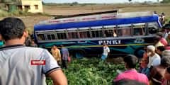 Murshidabad: ডোমকলের নাজিরপুরে বাসের সঙ্গে বাইকের মুখোমুখি সংঘর্ষে মৃত ১, আহত ১৫। Bangla News