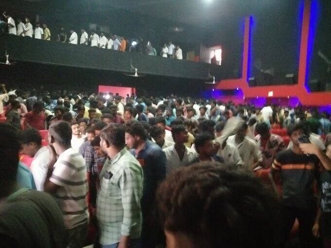 திரையரங்குக்குள் ஆட்டம் பாட்டம் ..