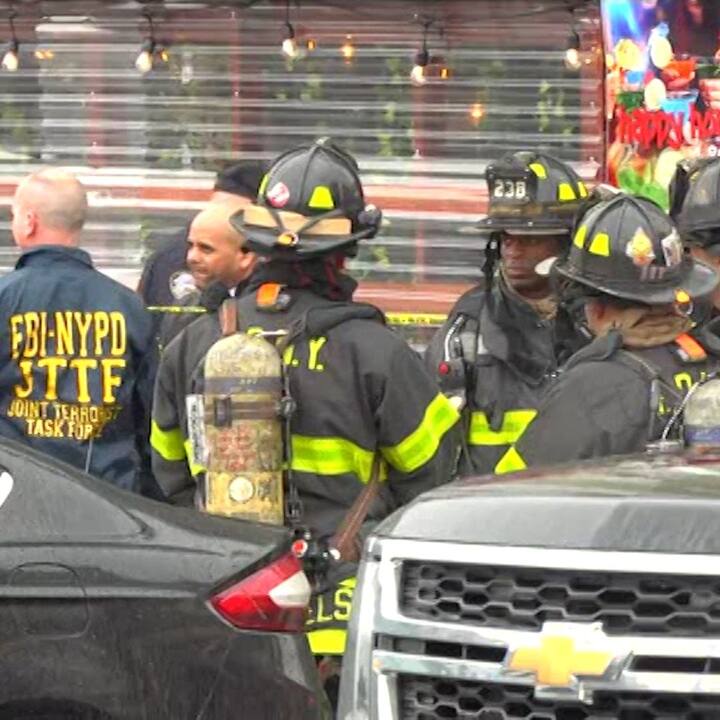 দীর্ঘ তল্লাশির পর নিউ ইয়র্ক পুলিশ বিভাগ সন্দেহভাজনের নাম প্রকাশ করে। তার নাম- ফ্রাঙ্ক জেমস।