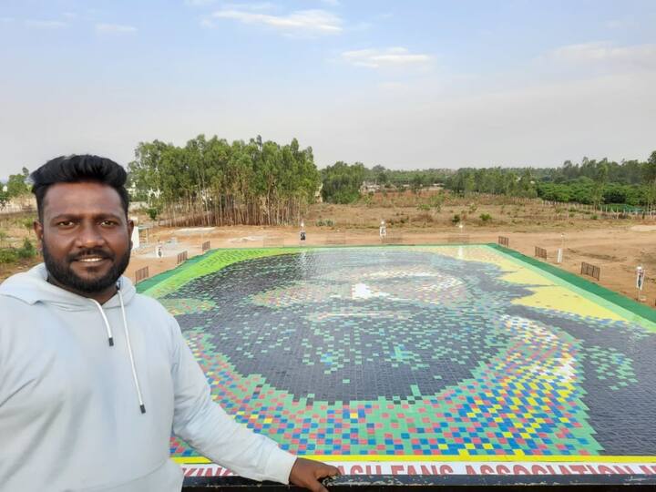 पोट्रेट प्रदर्शन पूर्ण झाल्यावर ह्या मधील प्रत्येक वह्यांचे वाटप शासकीय शाळांमधील विद्यार्थ्यांना करण्यात येणार असल्याची माहिती चेतन राऊत यांनी दिली.