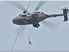 Deoghar Rescue Operation: रोप-वे हादसे में कैसे एयरलिफ़्ट करके बचाए गए लोग, देखें Photos