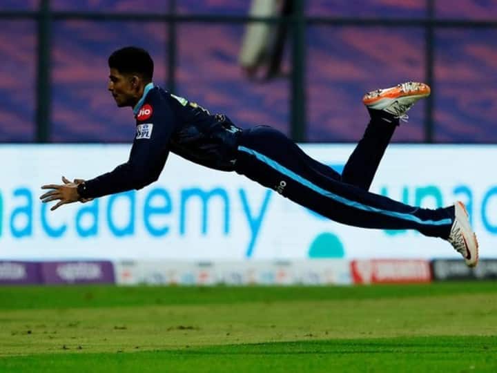 Top three best catches of IPL 2022 Ambati Rayudu Rahul Tripathi Shubman Gill IPL 2022: इस सीजन के इन तीन कैचों ने लूट ली महफिल, आप भी देखें