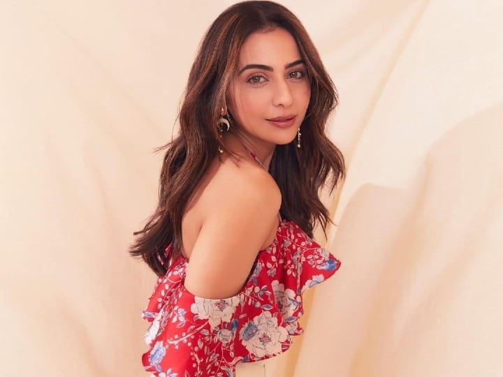 Rakul Preet Shares Her View On Working With Amitabh Bachchan And Ajay Devgn Rakul Preet Shares Her View On Working With Amitabh Bachchan And Ajay Devgn