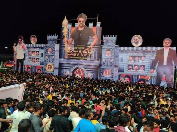 Beast FDFS: நிறம்பிவழிந்த தியேட்டர் வாசல்கள் .. கொண்டாட்டத்தில் விஜய் ரசிகர்கள்! Beast FDFS: நிறம்பிவழிந்த தியேட்டர் வாசல்கள் .. கொண்டாட்டத்தில் விஜய் ரசிகர்கள்!