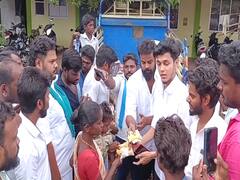 BEAST: இனி பால் அபிஷேகம் கட்...! மயிலாடுதுறையில் பாலை பொதுமக்களுக்கு வழங்கிய விஜய் ரசிகர்கள்